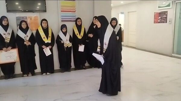 قدردانی  دختران پیشتاز دبیرستان شاهد تکتم از فرشتگان سفیدپوش بیمارستان ۱۷شهریور مشهد