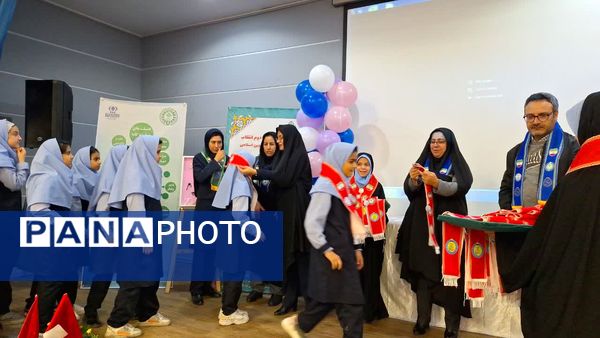 آیین تحلیف پیشتازان در دبستان آرمینه مصلی نژاد ناحیه ۶ مشهد