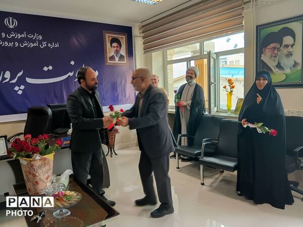 تجلیل از همکاران حوزه پرورشی استان البرز در روز معلم 