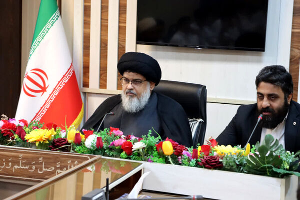 دیدار دانش‌آموزان مدرسه قرآنی رضوی با امام جمعه بافق