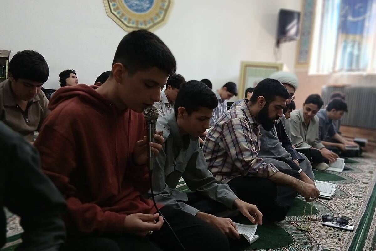 حس ناب بندگی در میان دانش‌آموزان دبیرستان امام علی (ع)