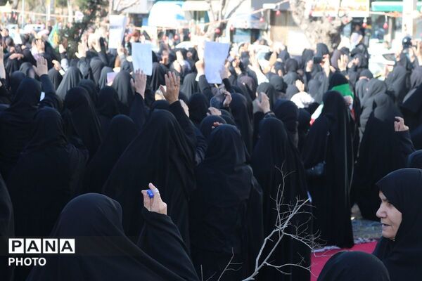 تجمع سوگواران رهبر شهید انقلاب در بهارستان‌دو