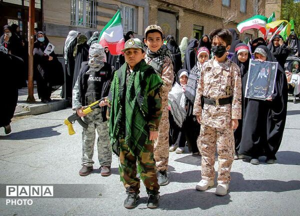  اوج اقتدار دختران ایران در گرامیداشت مادران و شهدای دانش‌آموز