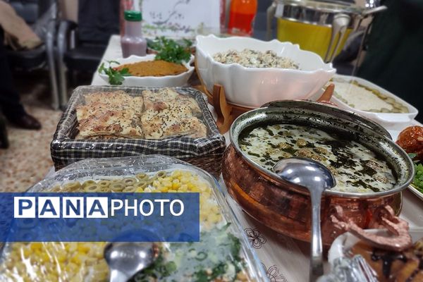 برپایی نمایشگاه دست سازه ها دانش آموزان وجشنواره غذامعلمان  درمدرسه شهیدمعظم