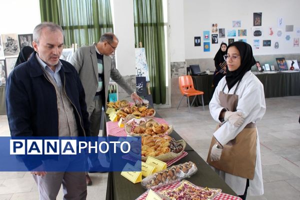 نمایشگاه هنرجویان هنرستان حافظ به‌مناسبت ایام دهه فجر