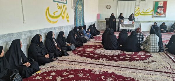 جلسه توانمندسازی والدین پایه هفتم و گفتمان تربیتی- درسی در دبیرستان فیاض کاشمر