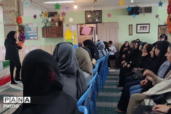 جلسه آموزش خانواده در دبستان پانزده خرداد ناحیه دو شهرری 