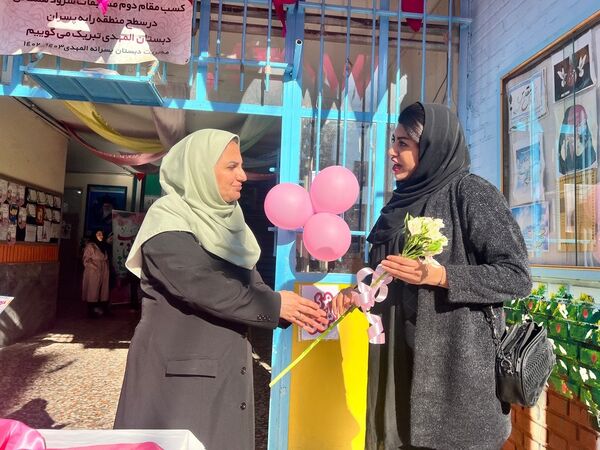 جشن ولادت حضرت زینب (س) و روز پرستار در دبستان المهدی ناحیه ۲ کرج