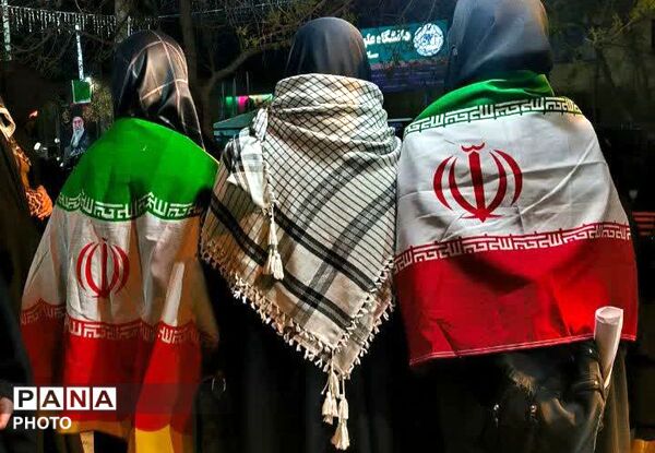 مردم میدان را پرقدرت حفظ کردند