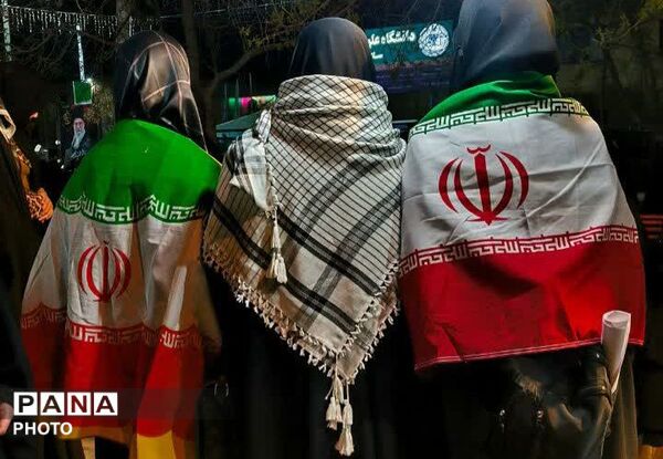  مردم میدان را پرقدرت حفظ کردند