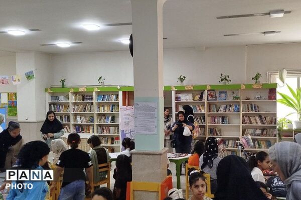 استقبال چشمگیر از غرفه کارآفرینی اعضای کانون پرورش فکری کودکان و نوجوانان اندیشه