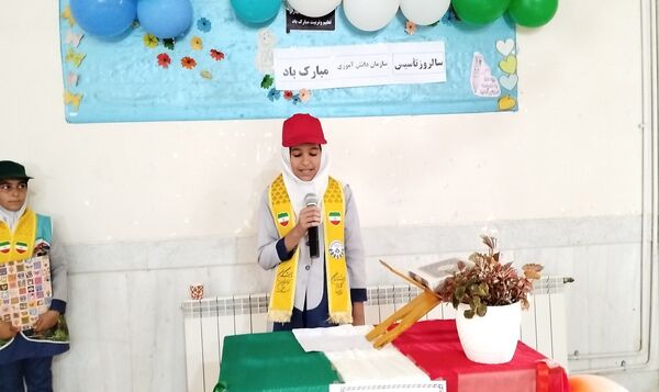 جشنی به‌مناسبت سالروز تاسیس سازمان دانش‌آموزی در لردگان