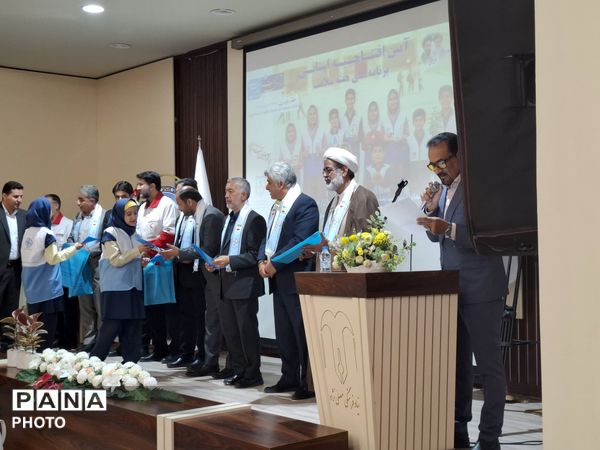 تقدیر از سفیران برتر سلامت ناحیه ۶ 