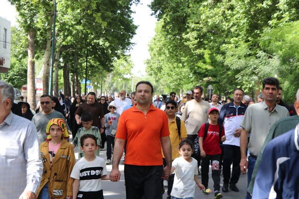پیاده روی بزرگ خانوادگی در کرمانشاه 