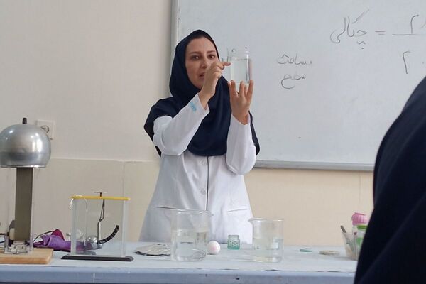 بازدید دانش آموزان دبیرستان حضرت ولیعصر (عج) ناحیه یک ری از پژوهش‌سرای رازی 