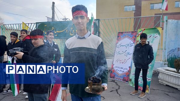 وداع دانش‌آموزان مراغه با شهید گمنام