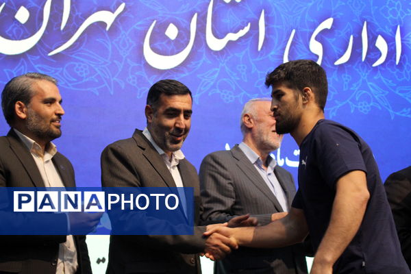 جلسه شورای اداری استان تهران با حضور وزیر کشور به‌مناسبت هفته معلم