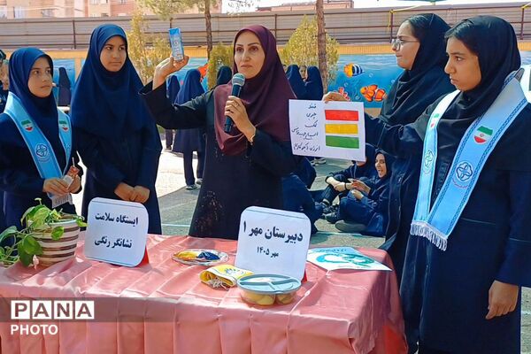 سه ایستگاه سلامت در زنگ تفریح  دبیرستان مهر نیشابور 