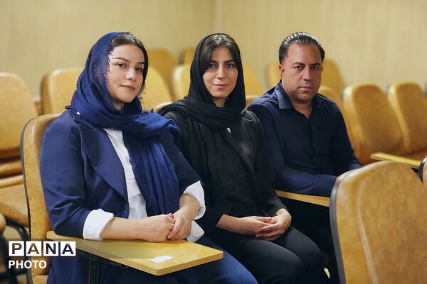 تجلیل از ستاره‌های کنکور در دبیرستان فرهنگ تهران