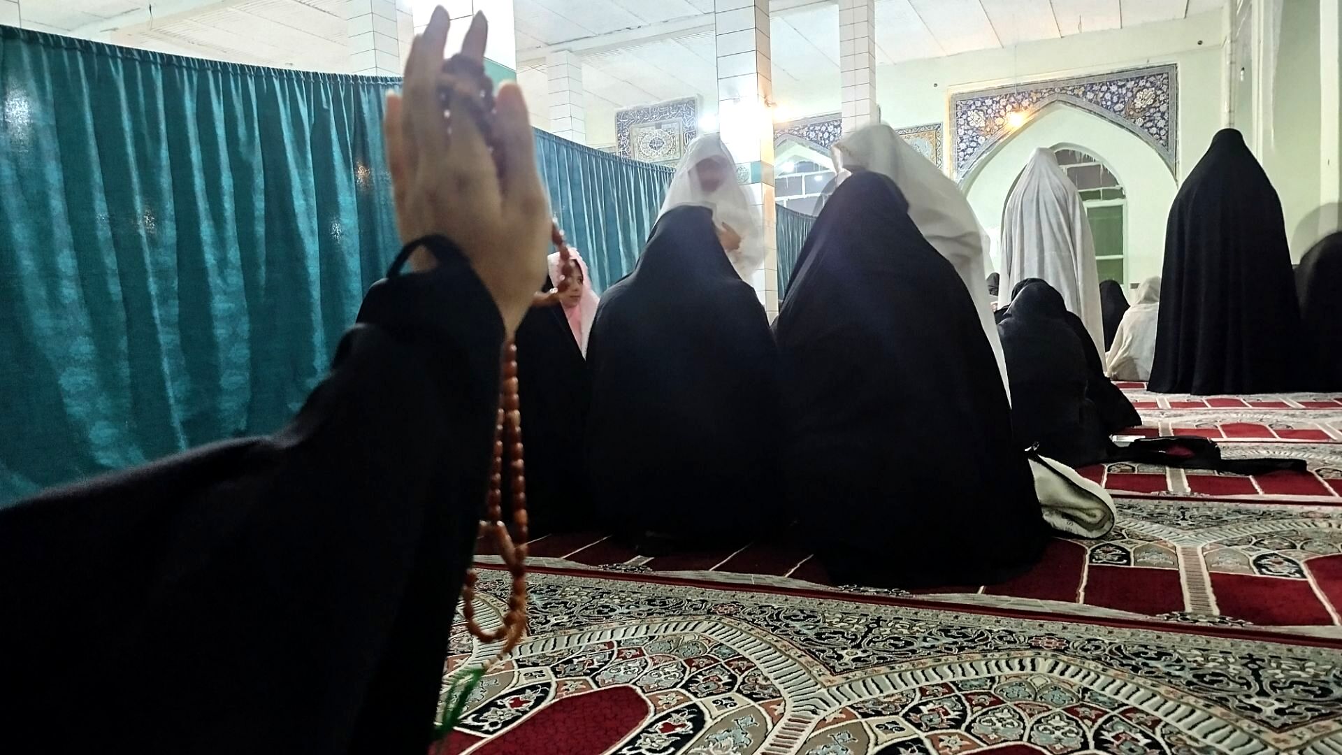 مردم دزک در شب قدر در مسجد امام حسین (ع) به نیایش و عبادت پرداختند