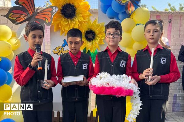 آغاز سال تحصیلی در مدرسه غیردولتی ایمان بجنورد با اجرای گارد پرچم