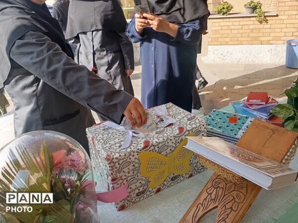 جشن عاطفه‌ها در دبیرستان لقمان حکیم منطقه ۱۵