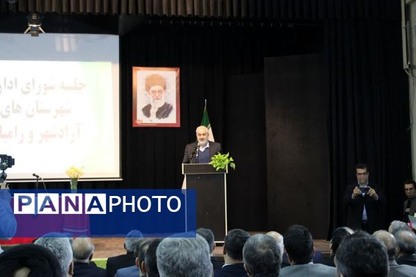 وزیر نیرو برای افتتاح پروژه‌های دهه فجر وارد آزادشهر شد