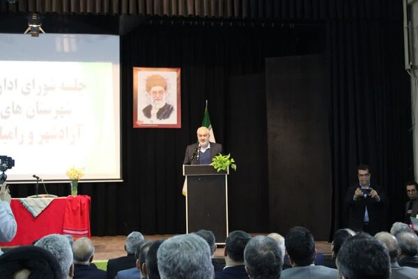 وزیر نیرو برای افتتاح پروژه‌های دهه فجر وارد آزادشهر شد