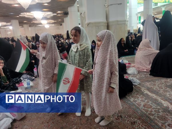 اجتماع دختران دانشجو در حرم مطهر حضرت معصومه (س) به مناسبت روز دختر  