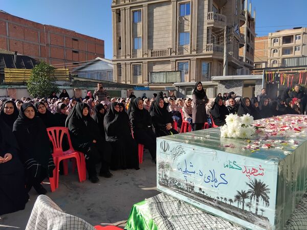 دبیرستان نجم میزبان پیکر یک شهید گمنام شد