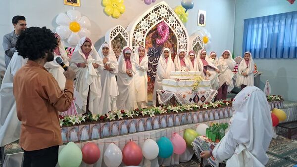 جشن تکلیف دختران کلاس سومی دبستان ام‌ البنین در دارالقرآن مرکزی یزد