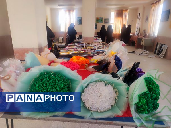 نمایشگاه دست‌سازه‌های دانش‌آموزی در پارسیان