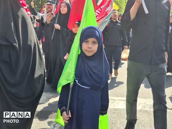 اشک یک ملت در بدرقه رهبر شهید