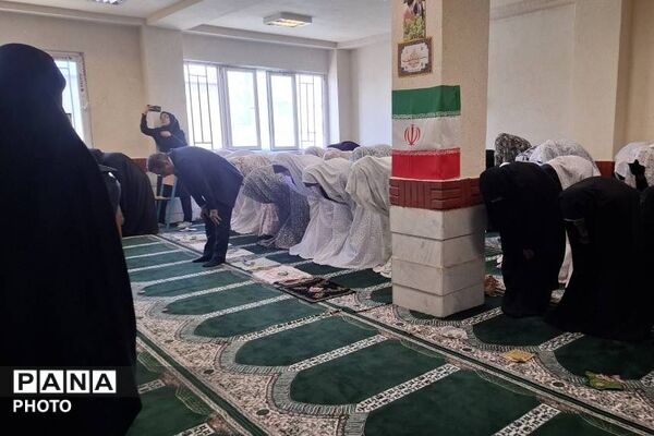 گفت‌وگوی صمیمانه و اقامه نماز جماعت در مدرسه متوسطه دوم حضرت مریم(س)