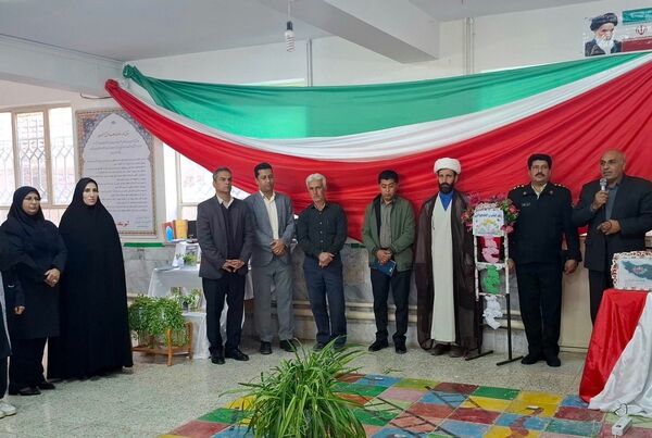 نواخته شدن زنگ کتاب و کتابخوانی در دبیرستان سمیه نوخندان