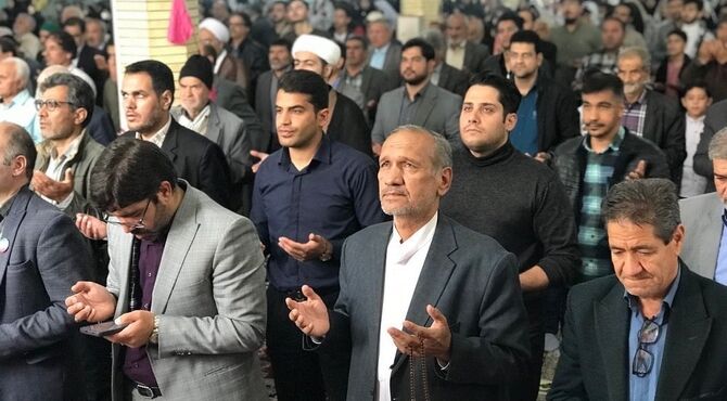 حضور پرشور فرهنگیان چناران در نماز جمعه 