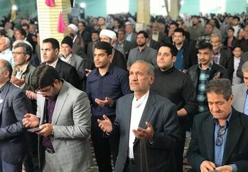 حضور پرشور فرهنگیان چناران در نماز جمعه 