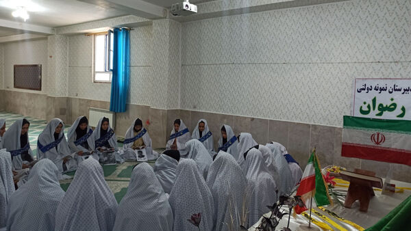 برگزاری هیئت انصارالمهدی (عج) در دبیرستان رضوان