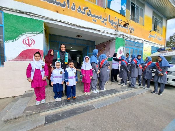 گرامیداشت هفته سلامت روان در دبستان دخترانه شهید احمدپور قائمشهر