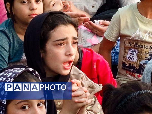 قدم هایی به عشق معلمان