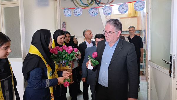 جشن عاطفه‌ها در ملکان؛ مهربانی به وقت مدرسه