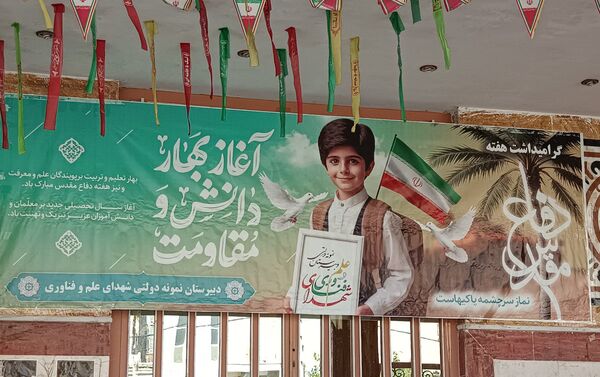 برگزاری مسابقه طناب کشی در دبیرستان نمونه دولتی شهدای علم و فناوری بهارستان‌ دو