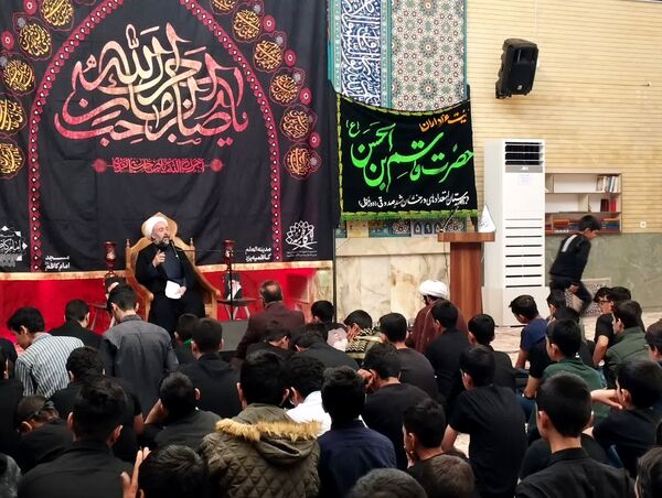 عزاداری هیات‌های دانش‌آموزی در کاظمیه