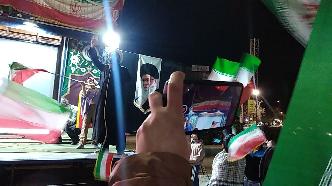 خون می‌دهیم ولی خاک هرگز