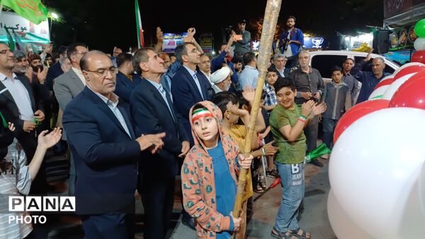 حضور دانش‌آموزان مدرسه دخترانه ریحانه در جشن عید غدیرخم