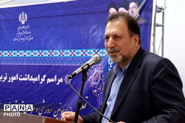 تجلیل از معاونین پرورشی و مربیان تربیتی منطقه ۱۴ تهران