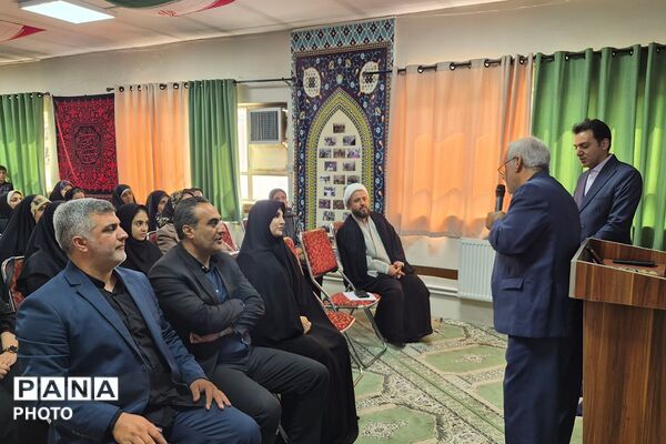 گرامیداشت هفته پیوند اولیا و مربیان در دبستان شهید قلنبر شهرری