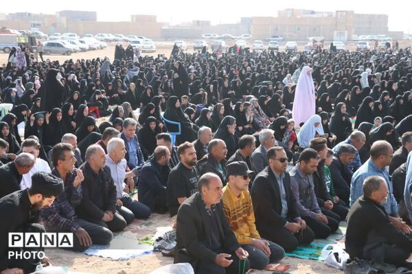 شکوه حضور ابرکوهی‌ها در نماز جماعت عید سعید فطر