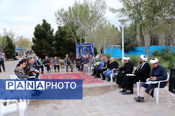 محفل جزء‌خوانی قرآن کریم در بوستان‌های قم