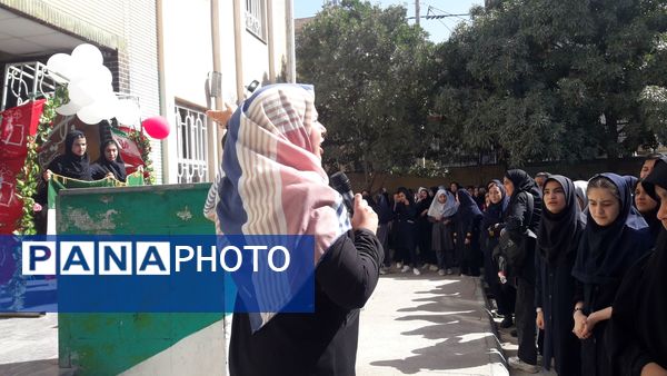آیین بازگشایی مدارس و نواختن زنگ مهر ایثار وشهادت در دبیرستان میرزا جعفر سروقد